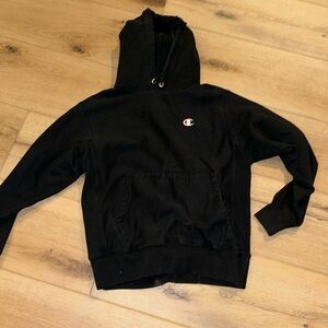 Women’s  champion sweatshirt, size M